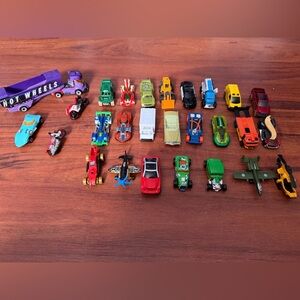 Hot wheels and other assorted cars plus mini car carrier - 27 pieces
